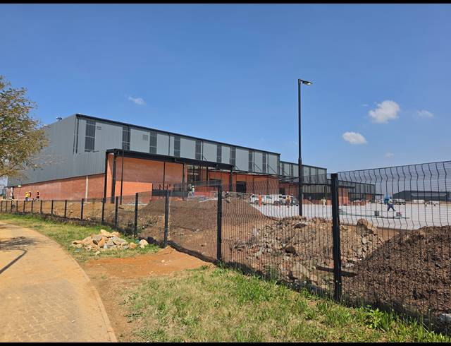 2,199M² WAREHOUSE TO LET IN GOSFORTH PARK